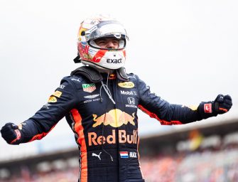 Verstappen extends Aston Martin Red Bull Racing deal