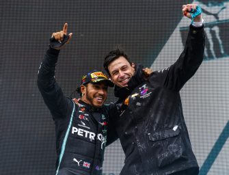 Lewis Hamilton and Mercedes-AMG Petronas F1 Team agree on a new contract for 2021