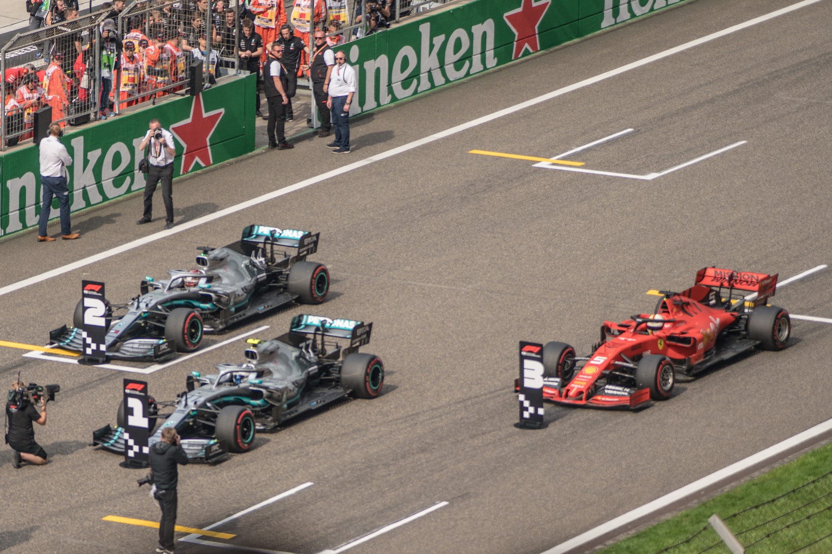 How could Formula 1 inspire horse racing events in future?