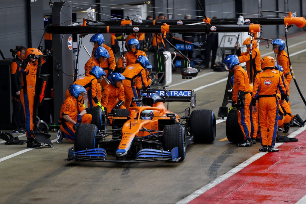 AkzoNobel and McLaren MCL35M