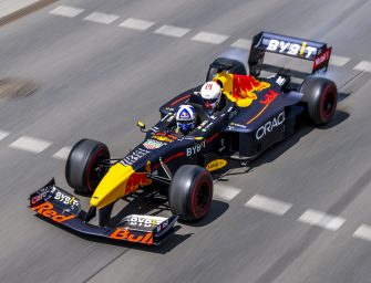 Emil Forsberg and David Coulthard hit the streets in F1 2-seater