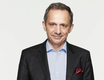 30. Enrique Lores